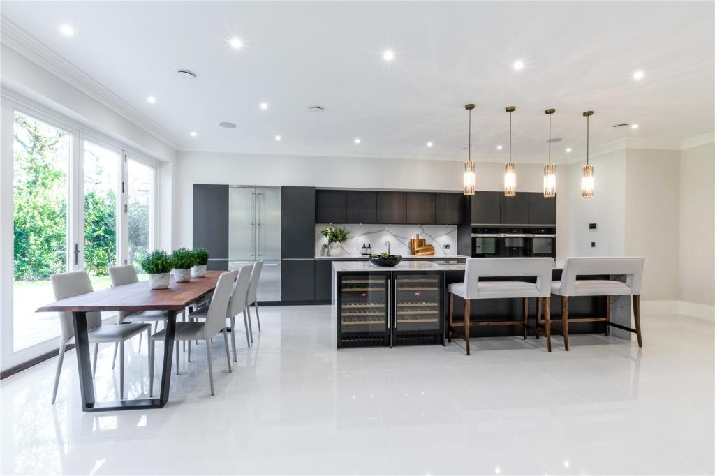 37928_GUC210034_IMG_02_0000