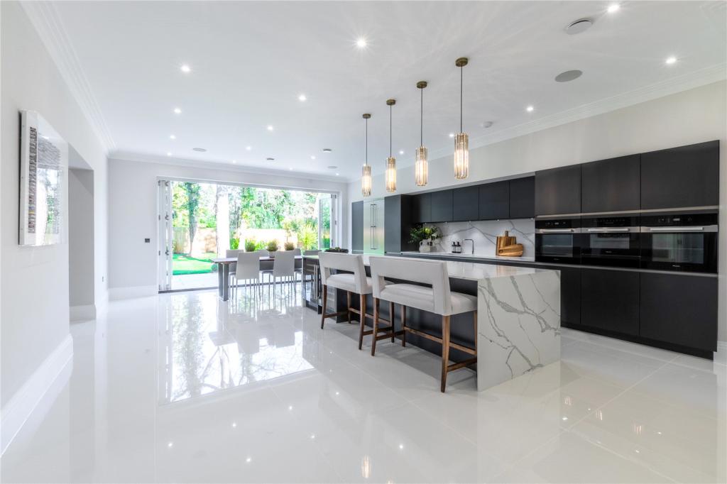 37928_GUC210034_IMG_04_0000