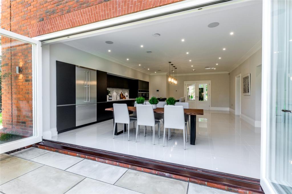 37928_GUC210034_IMG_07_0000