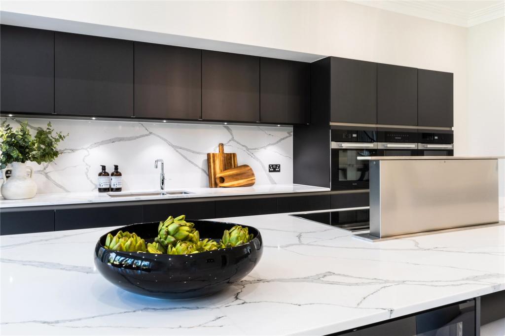 37928_GUC210034_IMG_08_0000