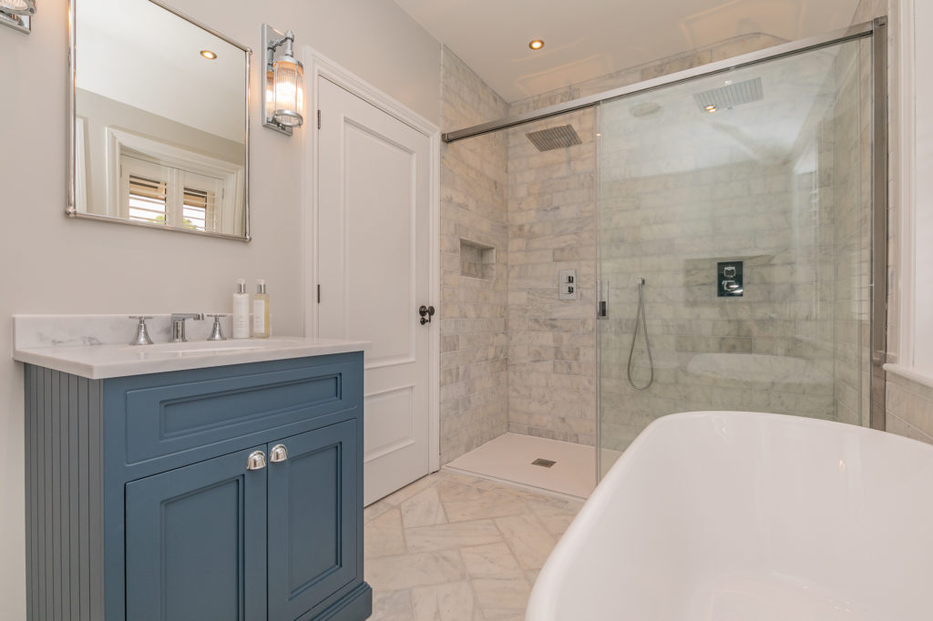 New-Wokingham-Road-Crowthorne-detached-house-Bathroom-(1)