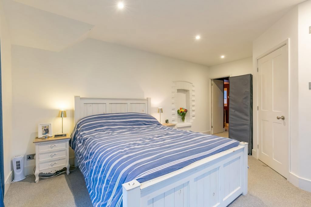 49305_S151069_IMG_18_0000-standard-height-1200px